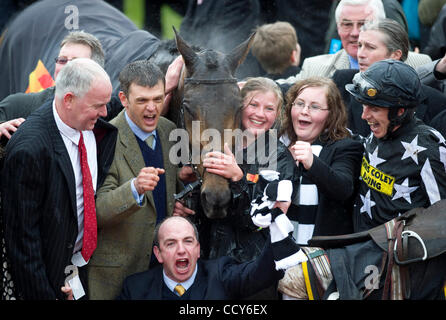 Mcc0021383 Paddy Brennan auf kaiserliche Commabder, Gewinner Cheltenham Festival Gold Cup 2010. 19.03.2010 Stockfoto