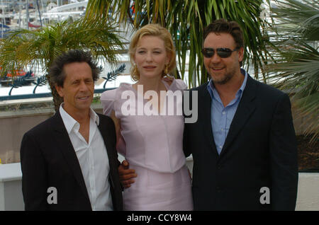 Produzent Brian Grazer, besuchen Sie Schauspielerin Cate Blanchett und Schauspieler Russell Crowe "Robin Hood" Photocall. Stockfoto