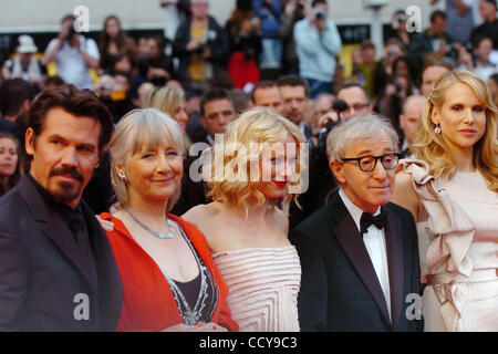 15. Mai 2010 - Cannes, Frankreich - JOSH BROLIN, LUCY PUNCH, besuchen NAOMI WATTS, Autor/Regisseur WOODY ALLEN, GEMMA JONES "Sie werden treffen A Tall Dark Stranger" Premiere. (Kredit-Bild: © Frederic Injimbert/ZUMA Press) Stockfoto