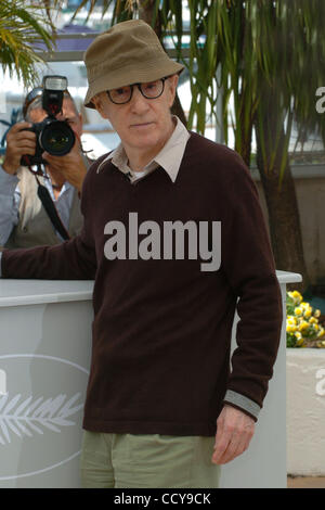 Autor/Regisseur Woody Allen besucht die "Sie werden treffen A Tall Dark Stranger" Photocall Stockfoto