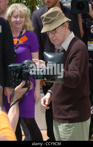 Autor/Regisseur Woody Allen besucht die "Sie werden treffen A Tall Dark Stranger" Photocall Stockfoto