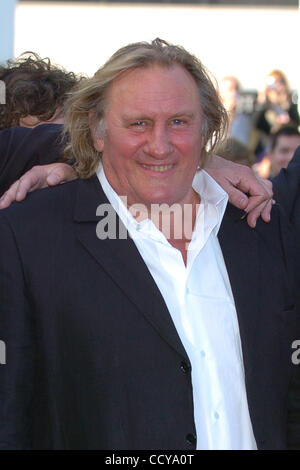 20. Mai 2010 - Cannes, Frankreich - Schauspieler Gérard DEPARDIEU besucht die "Fair Game" Premiere während der 63. Filmfestspiele von Cannes. (Kredit-Bild: © Frederic Injimbert/ZUMA Press) Stockfoto