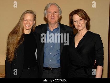 5. März 2010 - Hollywood, Kalifornien, Vereinigte Staaten - 47th Annual ICG Publizisten Awards im das Hyatt Regency Century Plaza in Los Angeles, CA 05.03.2010 2010.SUZY AMIS, JAMES CAMERON und SIGOURNEY WEAVER. K64429SK (Kredit-Bild: © Scott Kirkland/Globe Photos/ZUMApress.com) Stockfoto