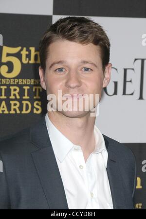 5. März 2010 abgehaltenen LA LIVE Event Deck, Los Angeles, Kalifornien, USA - Schauspieler BENJAMIN MCKENZIE bei der 25. Film Independent Spirit Awards. (Kredit-Bild: © Paul Fenton/ZUMA Press) Stockfoto