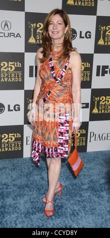 5. März 2010 abgehaltenen LA LIVE Event Deck, Los Angeles, Kalifornien, USA - Schauspielerin DANA DELANY bei der 25. Film Independent Spirit Awards. (Kredit-Bild: © Paul Fenton/ZUMA Press) Stockfoto