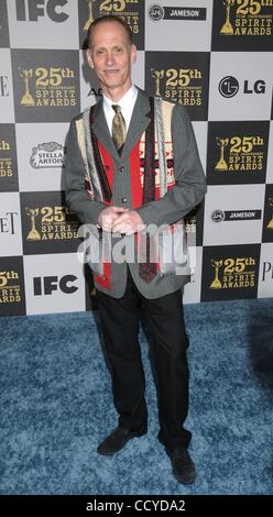 5. März 2010 abgehaltenen LA LIVE Event Deck, Los Angeles, Kalifornien, USA - Schauspieler JOHN WATERS bei der 25. Film Independent Spirit Awards. (Kredit-Bild: © Paul Fenton/ZUMA Press) Stockfoto