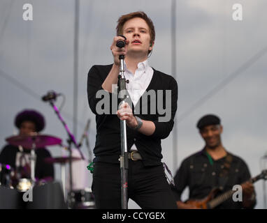 Patrick Stump führt am 40.-Erde-Tag-Jahr-Feier und Gratis-Konzert auf der Mall in Washington, DC, 25. April 2010. Rednern zählten Mitglieder des Kongresses, sowie Aktivisten und Auftritte von Sänger John Legend und britischen Rocker, Sting. Foto von Mannie Garcia Stockfoto