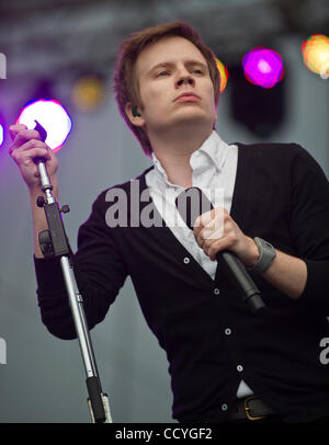 Patrick Stump führt am 40.-Erde-Tag-Jahr-Feier und Gratis-Konzert auf der Mall in Washington, DC, 25. April 2010. Rednern zählten Mitglieder des Kongresses, sowie Aktivisten und Auftritte von Sänger John Legend und britischen Rocker, Sting. Foto von Mannie Garcia Stockfoto