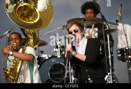 Patrick Stump führt am 40.-Erde-Tag-Jahr-Feier und Gratis-Konzert auf der Mall in Washington, DC, 25. April 2010. Rednern zählten Mitglieder des Kongresses, sowie Aktivisten und Auftritte von Sänger John Legend und britischen Rocker, Sting. Foto von Mannie Garcia Stockfoto