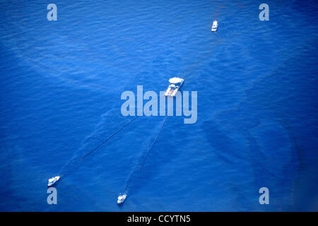 28. Mai 2010 - Atlantik, Louisiana - Luftbild. Besatzungen arbeiten zu enthalten und bereinigen Sie die Deepwater Horizon-Ölpest vor der Küste von Louisiana. (Bild Kredit: Nicolaus Czarnecki/ZUMApress.com ©) Stockfoto