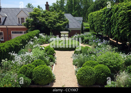 7. Mai 2010 - Charlottesville, Virginia, USA - Heimat der Milliardär Winzer Patricia Kluge. Der Blick auf den Garten des Anwesens Albemarle, ist ihr Albemarle-Haus und das Haus Inhalt eine 45-Zimmer Pfarrhaus auf 330 Hektar in den sanften Hügeln von Charlottesville, Virginia Kluge Versteigerung. Kluge al Stockfoto