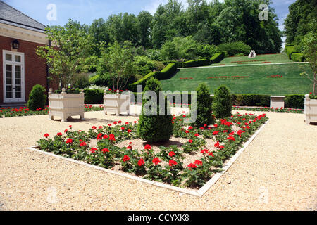 7. Mai 2010 - Charlottesville, Virginia, USA - Heimat der Milliardär Winzer Patricia Kluge. Der Blick auf den Garten des Anwesens Albemarle, ist ihr Albemarle-Haus und das Haus Inhalt eine 45-Zimmer Pfarrhaus auf 330 Hektar in den sanften Hügeln von Charlottesville, Virginia Kluge Versteigerung. Kluge al Stockfoto