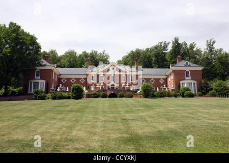 7. Mai 2010 - Charlottesville, Virginia, USA - Heimat der Milliardär Winzer Patricia Kluge. Albemarle Estate, eine 45-Zimmer Pfarrhaus auf 330 Hektar in den sanften Hügeln von Charlottesville, Virginia Kluge aus ihrem Albemarle-Haus und das Haus Inhalt versteigert. Kluge bereits einige ihre Juwelen verkauft, Stockfoto