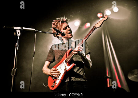 10. März 2010 - San Francisco, Kalifornien, USA - ERIC JOHNSON live im Warfield Theater während der Erfahrung Hendrix Tribute Tour führt. (Kredit-Bild: © Jerome Brunet/ZUMA Press) Stockfoto