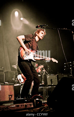 10. März 2010 - San Francisco, Kalifornien, USA - ERIC JOHNSON live im Warfield Theater während der Erfahrung Hendrix Tribute Tour führt. (Kredit-Bild: © Jerome Brunet/ZUMA Press) Stockfoto