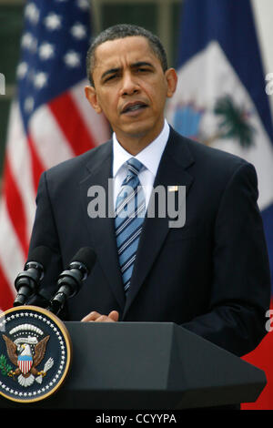 10. März 2010 - Washington, DC, USA - 10. März 2010 - Washington, District Of Columbia, USA - Präsident BARACK OBAMA in der Rose Garden des weißen Hauses nach einem Treffen mit haitianische Präsident Rene Preval spricht.  Präsident Préval dankte der Vereinigten Staaten für die Hunderte von Millionen von do Stockfoto