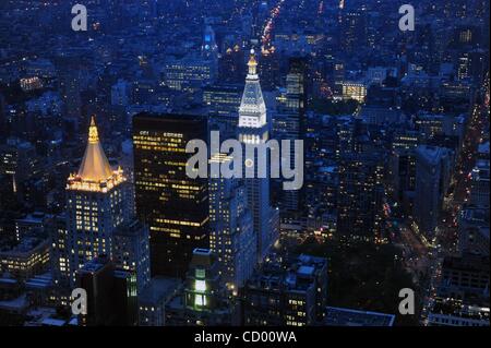 21. April 2010 - Manhattan, New York, USA - Lower Manhattan aus der 86. Etage Beobachtung deck auf das Empire State Building.  (Kredit-Bild: © Bryan Smith/ZUMA Press) Stockfoto