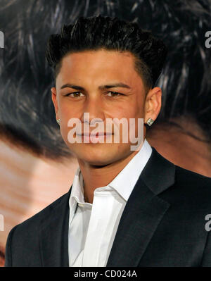 10. März 2010 - Las Vegas, Nevada, USA - Fernseh-Persönlichkeit DJ PAULY D aka PAUL DELVECCHIO kommt bei der Las Vegas Premiere der '' ist sie aus meiner Liga '' im Planet Hollywood Resort & Casino März 10, 2010 in Las Vegas, Nevada. (Kredit-Bild: © David Becker/ZUMApress.com) Stockfoto