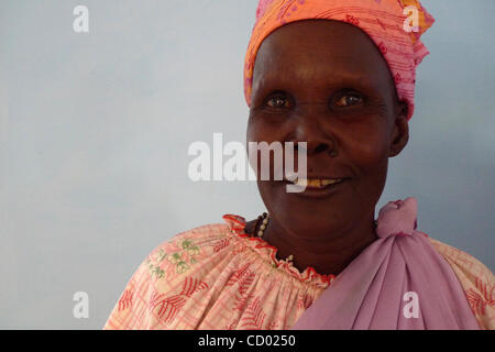 13. März 2010 - Turalei, Sudan - eine sudanesische Frau. Frauen werden 25 Prozent der Sitze in der Nationalversammlung des Landes füllen. Sudan halten die ersten demokratischen Wahlen in 24 Jahren ab kommenden Sonntag im Rahmen eines Friedensabkommens von 2005 unterzeichnet zwischen der arabischen Norden und dem afrikanischen Süden nach Jahrzehnt. Stockfoto