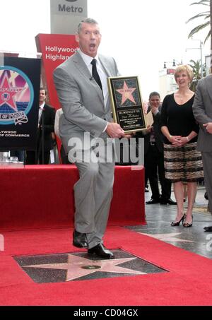 14. März 2008 - Hollywood, Kalifornien, US - I13056CHW. VINCE MCMAHON IST MIT EINEM STERN AUF DEM HOLLYWOOD WALK OF FAME GEEHRT. WALK OF FAME, HOLLYWOOD, CA.03/14/08.VINCE MCMAHON (Kredit-Bild: © Clinton Wallace/Globe Photos/ZUMAPRESS.com) Stockfoto