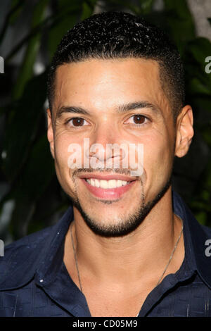 27. Juni 2008 - Hollywood, Kalifornien, US - I13397CHW. VERIZON PALM CENTRO-LAUNCH-PARTY. ELEVATE LOUNGE, LOS ANGELES (Innenstadt), CA.06/26/08.WILSON CRUZ (Kredit-Bild: © Clinton Wallace/Globe Photos/ZUMAPRESS.com) Stockfoto