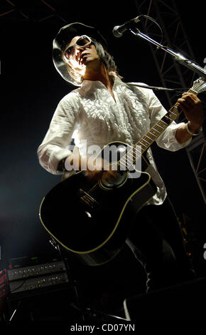 27. April 2008; Indio, Kalifornien, USA; Musiker DANIEL ASH, der "Love and Rockets," Durchführung im Coachella Valley Music & Arts Festival 2008 im Empire Polo Club. Obligatorische Credit: Foto von Vaughn Youtz/ZUMA Press. (©) Copyright 2007 von Vaughn Youtz. Stockfoto