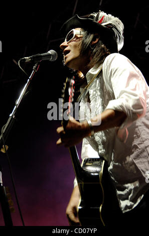 27. April 2008; Indio, Kalifornien, USA; Musiker DANIEL ASH, der "Love and Rockets," Durchführung im Coachella Valley Music & Arts Festival 2008 im Empire Polo Club. Obligatorische Credit: Foto von Vaughn Youtz/ZUMA Press. (©) Copyright 2007 von Vaughn Youtz. Stockfoto