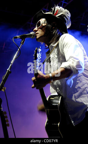 27. April 2008; Indio, Kalifornien, USA; Musiker DANIEL ASH, der "Love and Rockets," Durchführung im Coachella Valley Music & Arts Festival 2008 im Empire Polo Club. Obligatorische Credit: Foto von Vaughn Youtz/ZUMA Press. (©) Copyright 2007 von Vaughn Youtz. Stockfoto