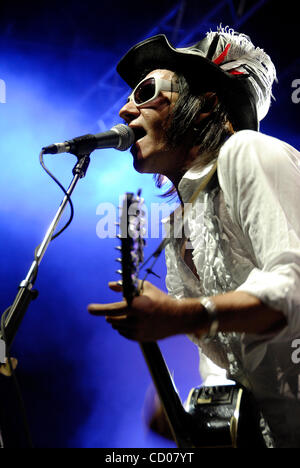 27. April 2008; Indio, Kalifornien, USA; Musiker DANIEL ASH, der "Love and Rockets," Durchführung im Coachella Valley Music & Arts Festival 2008 im Empire Polo Club. Obligatorische Credit: Foto von Vaughn Youtz/ZUMA Press. (©) Copyright 2007 von Vaughn Youtz. Stockfoto