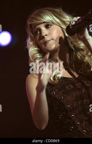 4. Mai 2008; Indio, Kalifornien, USA; Musiker CARRIE UNDERWOOD während Stagecoach-Country-Musik-Festival 2008 im Empire Polo Club. Obligatorische Credit: Foto von Vaughn Youtz/ZUMA Press. (©) Copyright 2007 von Vaughn Youtz. Stockfoto