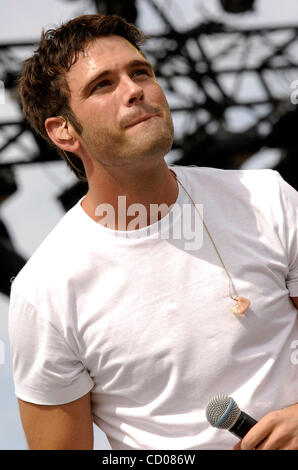 4. Mai 2008; Indio, Kalifornien, USA; Musiker CHUCK WICKS während Stagecoach-Country-Musik-Festival 2008 im Empire Polo Club. Obligatorische Credit: Foto von Vaughn Youtz/ZUMA Press. (©) Copyright 2007 von Vaughn Youtz. Stockfoto