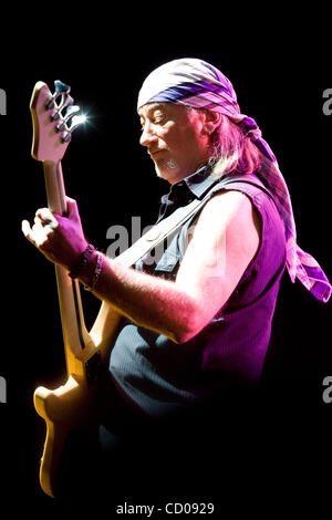 "DEEP PURPLE" legendärer Rock-Gruppe Live-Konzert in Moskau. Im Bild: Roger Glover Stockfoto