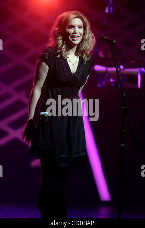 10. April 2010 - Ledyard, Connecticut / USA - Sängerin ALISON KRAUSS auf Kenny Rogers durchzuführen: die ersten 50 Jahre bei MGM Grand im Foxwoods am 10. April 2010. (Kredit-Bild: © Aviv klein/ZUMA Press) Stockfoto