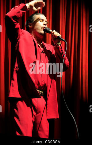 Mike Patton führen Sänger und Faith No More erklingt in der Coachella Valley Music and Arts Festival in Indio, Kalifornien am 17. April 2010 Stockfoto