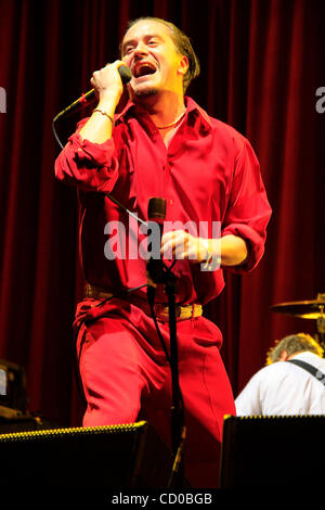 Mike Patton führen Sänger und Faith No More erklingt in der Coachella Valley Music and Arts Festival in Indio, Kalifornien am 17. April 2010 Stockfoto