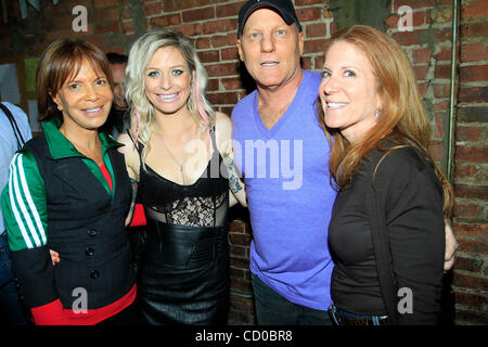 Besuchen Sie Sylvia Rhone, Gin Wigmore, Steve Madden und Laurie Lambert Gin Wigmore Leistung in der Mercury Lounge am 26. April 2010 in New York. Stockfoto