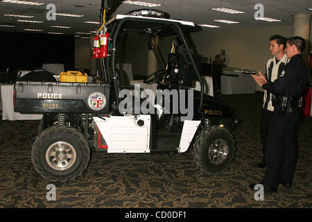 19. Juli 2008 - Hollywood, Kalifornien, US - I13413CHW. SHARON STONE BEHERBERGT DAS LOS ANGELES POLICE PROTECTIVE LEAGUE 2008 GALA ZUGUNSTEN DER ADLER & ABZEICHEN-STIFTUNG, DIE TICHI WILKERSON KASSEL PARKINSON FOUNDATION UND DIE HERRLICHKEIT-KINDER. HYATT REGENCY CENTURY PLAZA HOTEL, Jahrhundert Hollywood, CA.0 Stockfoto