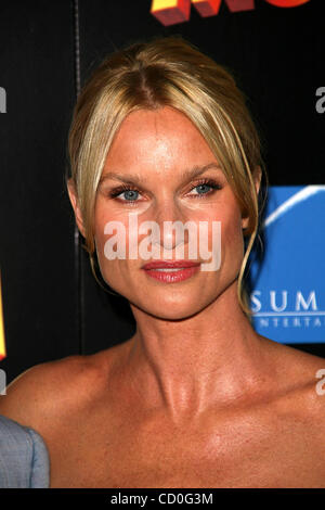 3. August 2008 - Hollywood, Kalifornien, US - I13570CHW.'' FLY ME TO THE MOON'' LOS ANGELES PREMIERE. DIRECTORS GUILD OF AMERICA, HOLLYWOOD, CA.08/03/08.NICOLLETTE SHERIDAN (Kredit-Bild: © Clinton Wallace/Globe Photos/ZUMAPRESS.com) Stockfoto