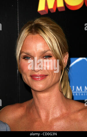 3. August 2008 - Hollywood, Kalifornien, US - I13570CHW.'' FLY ME TO THE MOON'' LOS ANGELES PREMIERE. DIRECTORS GUILD OF AMERICA, HOLLYWOOD, CA.08/03/08.NICOLLETTE SHERIDAN (Kredit-Bild: © Clinton Wallace/Globe Photos/ZUMAPRESS.com) Stockfoto