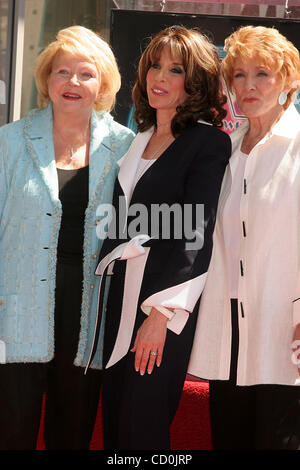 10. April 2008 - Hollywood, Kalifornien, US - I13163CHW. SOAP-STAR KATE LINDER geehrt mit einem Stern auf dem HOLLYWOOD WALK OF FAME.7021 HOLLYWOOD BLVD, HOLLYWOOD, CA.04/10/08.KATE LINDER, LEE PHILLIP BELL und JEANNE COOPER (Kredit-Bild: © Clinton Wallace/Globe Photos/ZUMAPRESS.com) Stockfoto