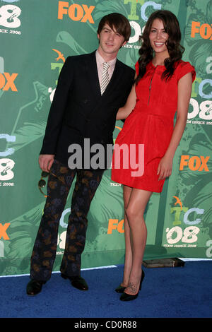 3. August 2008 - Hollywood, Kalifornien, US - I13426CHW.'' TEEN CHOICE 2008'' PRÄSENTIERT VON FOX. GIBSON AMPHITHEATRE, UNIVERSAL Hollywood, CA.08/03/08.DRAKE BELL und LUCY BALDWIN. (Kredit-Bild: © Clinton Wallace/Globe Photos/ZUMAPRESS.com) Stockfoto
