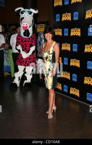 3. August 2008 - Hollywood, Kalifornien, US - I13570CHW.'' FLY ME TO THE MOON'' LOS ANGELES PREMIERE. DIRECTORS GUILD OF AMERICA, HOLLYWOOD, CA.08/03/08.ADRIENNE BARBEAU (Kredit-Bild: © Clinton Wallace/Globe Photos/ZUMAPRESS.com) Stockfoto