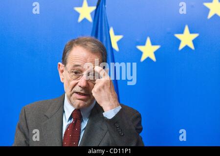 24. November 2008 besucht eine Pressekonferenz am Ende einer Sitzung mit politischen und Sicherheitspolitischen Komitees und Nordatlantikrat am Sitz des Europäischen Rates in Brüssel - Brüssel, Belgien - hohe Vertreter für die gemeinsame Außen- und Sicherheitspolitik, Spanisch, JAVIER SOLANA. (Kredit Bild Stockfoto