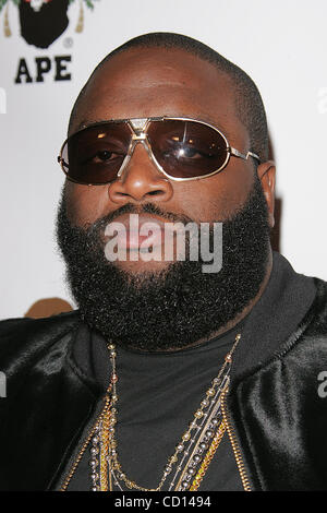 © 2008 Jerome Ware/Zuma Press Rapper RICK ROSS bei Ankunft bei der Feier der Eröffnung des BAPESTORE auf der Melrose Avenue in West Hollywood, Kalifornien.  Mittwoch, 23. April 2008 BAPESTORE West Hollywood, CA Stockfoto