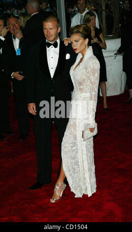 6. Mai 2008 - New York, New York, USA - David und Victoria Beckham kommen im Costume Institute Gala "Superheroes: Fashion And Fantasy" Metropolitan Museum of Art, New York City - Ankünfte - 05-05-2008.K58156TGA. (Kredit-Bild: © Terry Gatanis/Globe Photos/ZUMAPRESS.com) Stockfoto