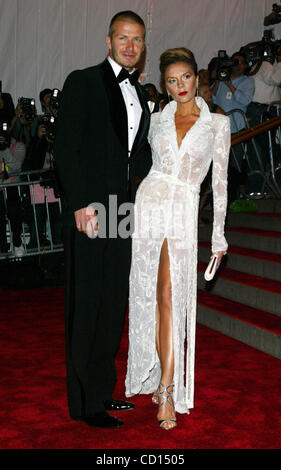 6. Mai 2008 - New York, New York, USA - David und Victoria Beckham kommen im Costume Institute Gala "Superheroes: Fashion And Fantasy" Metropolitan Museum of Art, New York City - Ankünfte - 05-05-2008.K58156TGA. (Kredit-Bild: © Terry Gatanis/Globe Photos/ZUMAPRESS.com) Stockfoto