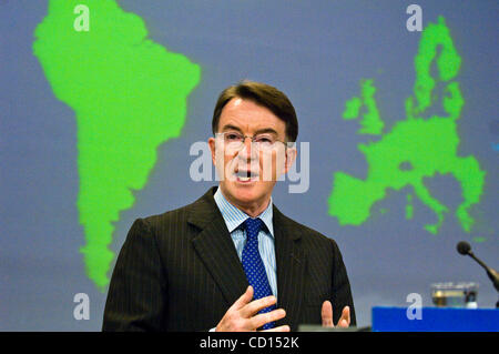 EU-Handelskommissar Peter Mandelson gibt eine Presse zum EU-Lateinamerika-Gipfel in Lima halten vom 15.-16. Mai am 6. Mai 2008, bei der EU-Kommission in Brüssel.  [© von Wiktor Dabkowski]... Stockfoto