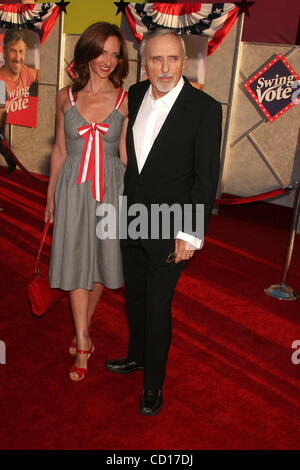 24. Juli 2008 - Hollywood, Kalifornien, US - I13416CHW.'' SWING VOTE'' WORLD PREMIERE .EL CAPITAN THEATRE, HOLLYWOOD, CA.07/24/08.DENNIS TRICHTER. UND Ehefrau VICTORIA DUFFY (Kredit-Bild: © Clinton Wallace/Globe Photos/ZUMAPRESS.com) Stockfoto