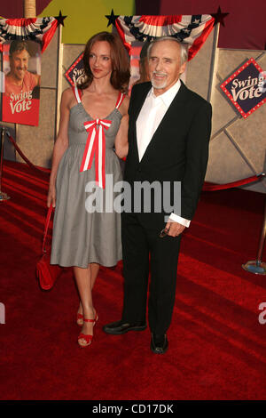 24. Juli 2008 - Hollywood, Kalifornien, US - I13416CHW.'' SWING VOTE'' WORLD PREMIERE .EL CAPITAN THEATRE, HOLLYWOOD, CA.07/24/08.DENNIS TRICHTER. UND Ehefrau VICTORIA DUFFY (Kredit-Bild: © Clinton Wallace/Globe Photos/ZUMAPRESS.com) Stockfoto