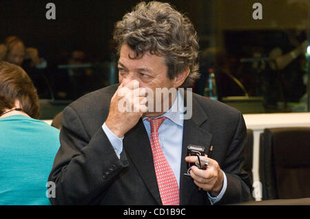 Französische Umweltminister Jean-Louis Barloo an einem Anfang, Energieminister treffen am Sitz EU-Rates in Luxemburg am 9. Oktober 2008.   [© von Wiktor Dabkowski]... Stockfoto